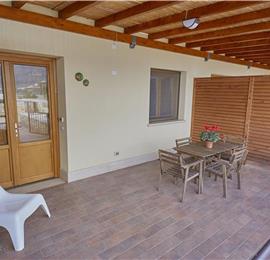 2 bedroom seaside apartments with shared pool, sleeps 4-5